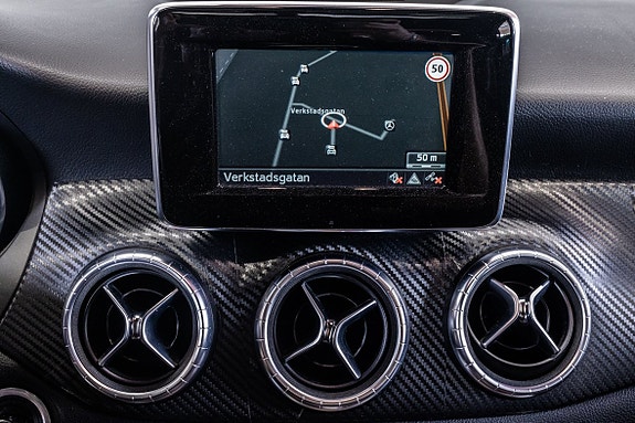 Mercedes-Benz CLA45 20 of 27
