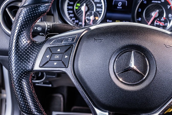 Mercedes-Benz CLA45 23 of 27