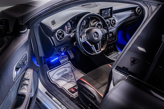 Mercedes-Benz CLA45 13 of 27