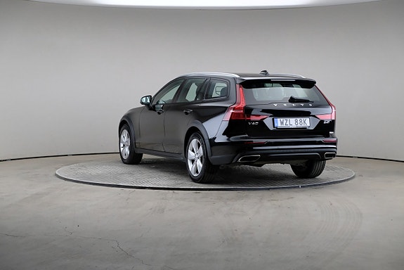 Volvo V60 Cross Country 2 of 26