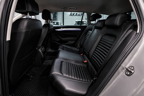 Volkswagen Passat 16 of 19