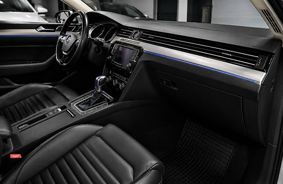 Volkswagen Passat 17 of 19