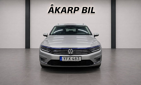 Volkswagen Passat 2 of 19