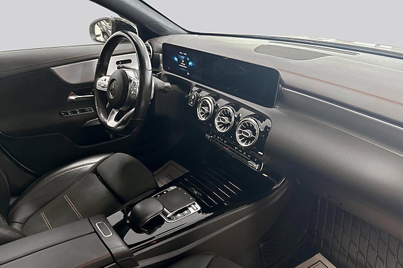 Mercedes-Benz CLA200 11 of 16