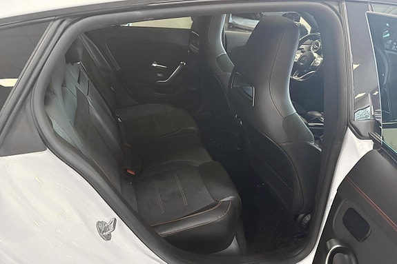 Mercedes-Benz CLA200 14 of 16
