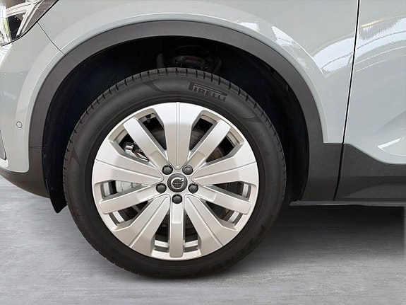 Volvo EX40 8 of 17