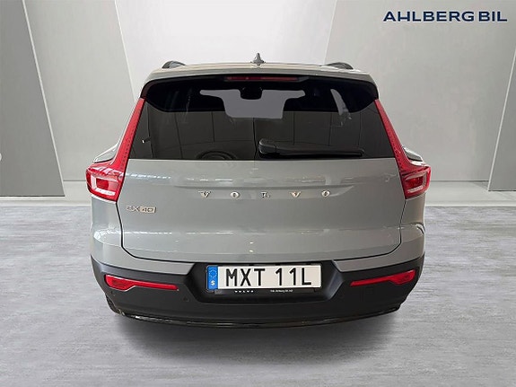 Volvo EX40 7 of 17
