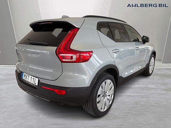 Volvo EX40 6 of 17
