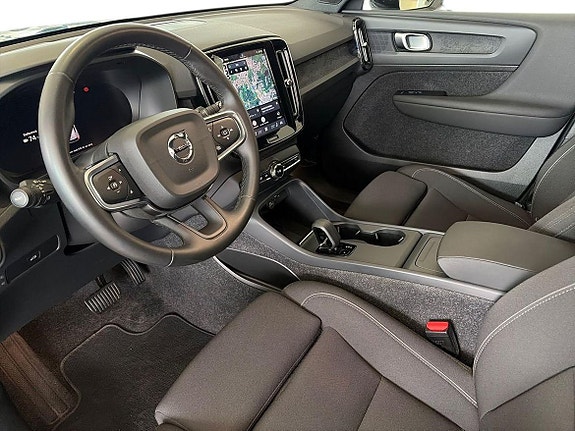 Volvo EX40 9 of 17