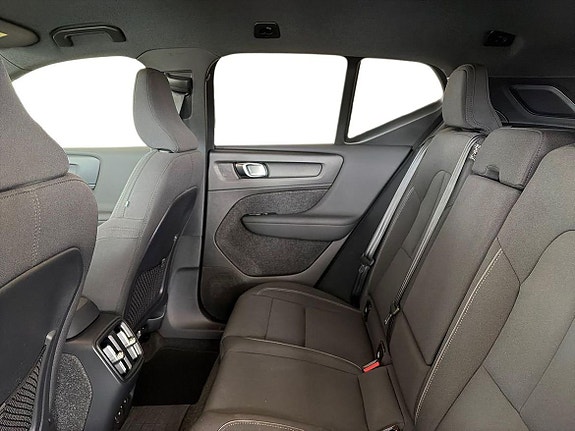 Volvo EX40 11 of 17