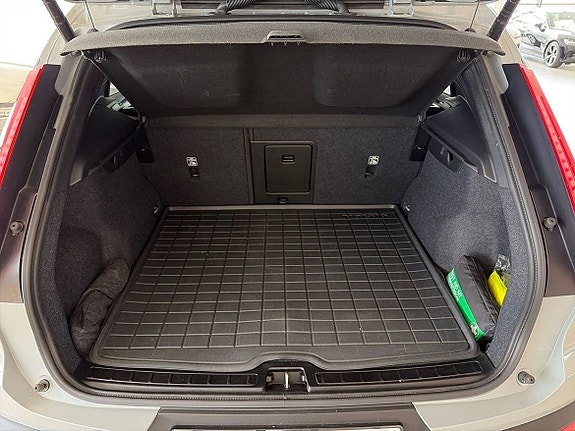 Volvo EX40 16 of 17