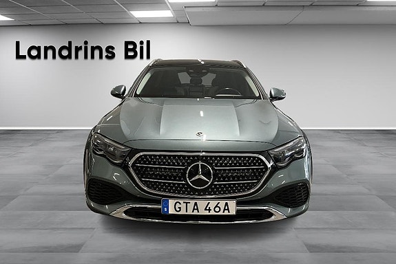 Mercedes-Benz E300 de 2 of 14