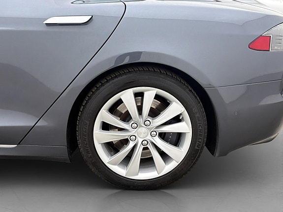 Tesla Model S 29 of 30