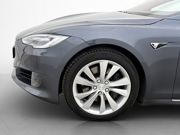 Tesla Model S 28 of 30