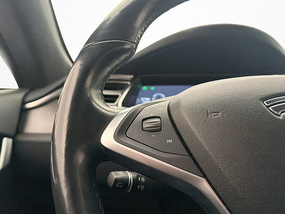 Tesla Model S 18 of 30