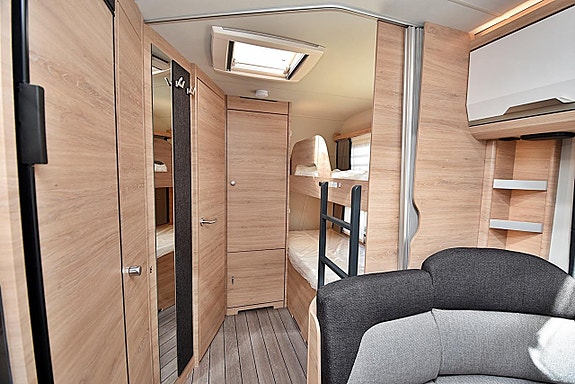 Knaus 580 QS Südwind Black Selection, Barnkammare 12 of 26