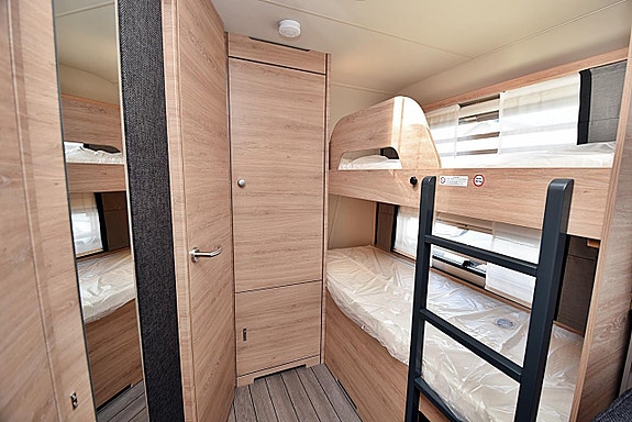 Knaus 580 QS Südwind Black Selection, Barnkammare 13 of 26