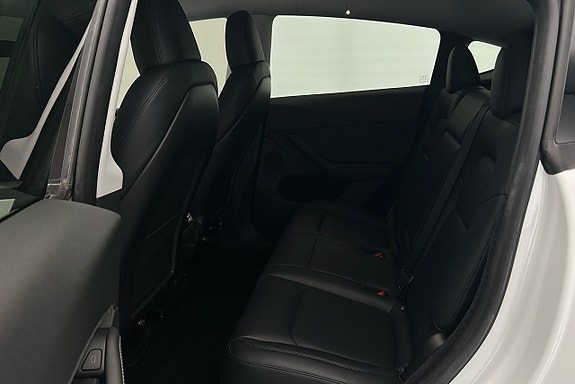 Tesla Model Y 12 of 26