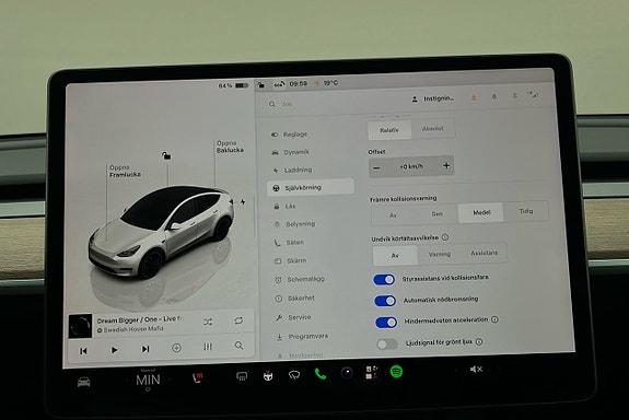Tesla Model Y 25 of 26