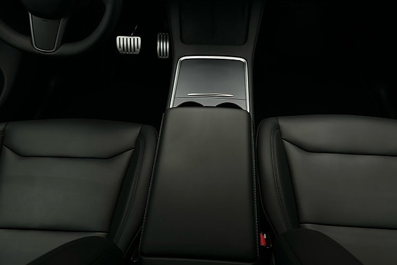Tesla Model Y 8 of 26