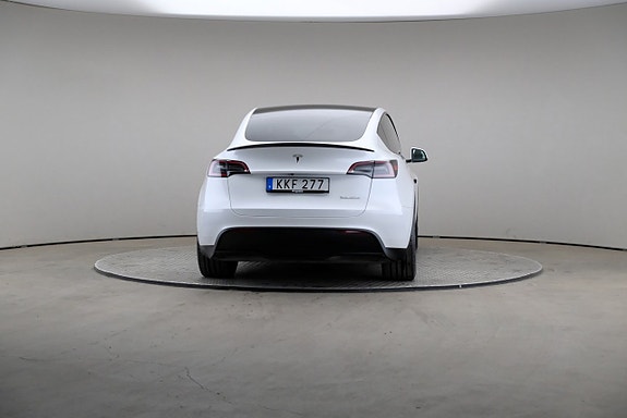 Tesla Model Y 5 of 26