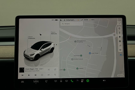Tesla Model Y 7 of 26
