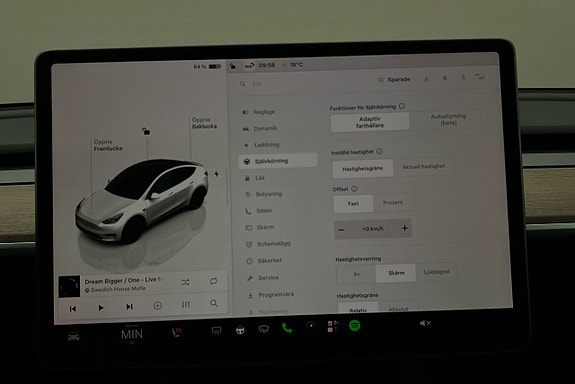 Tesla Model Y 24 of 26