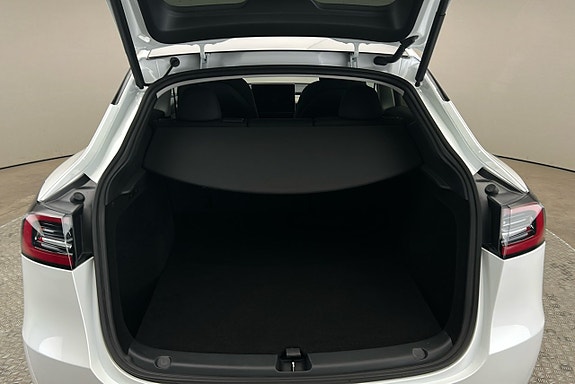 Tesla Model Y 13 of 26