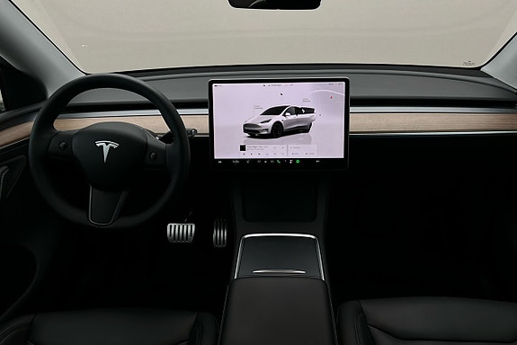 Tesla Model Y 6 of 26