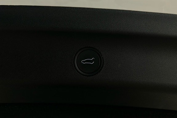 Tesla Model Y 14 of 26