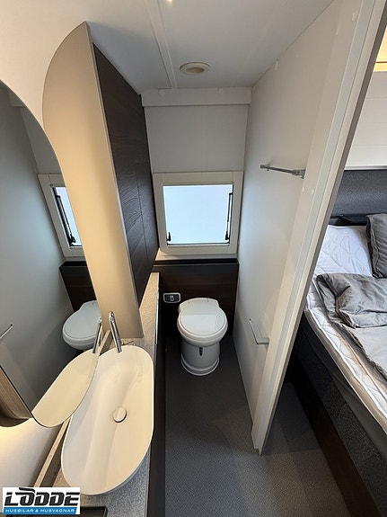 Adria ALPINA 663 HT 11 of 13