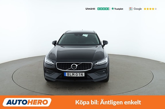 Volvo V60 Cross Country 8 of 30