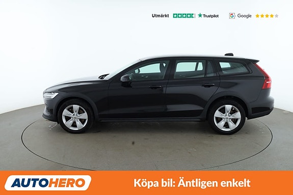 Volvo V60 Cross Country 2 of 30