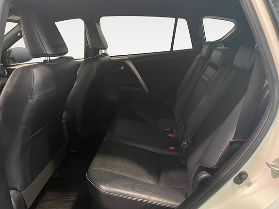 Toyota RAV4 12 of 20