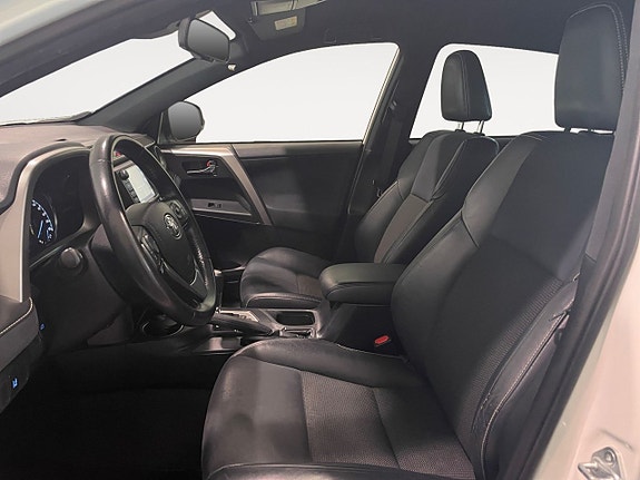 Toyota RAV4 8 of 20