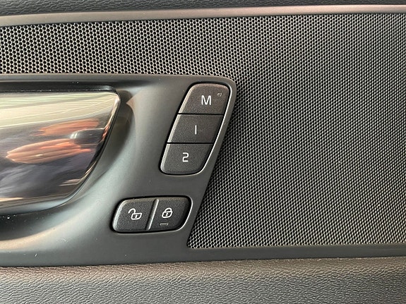 Volvo XC60 18 of 24