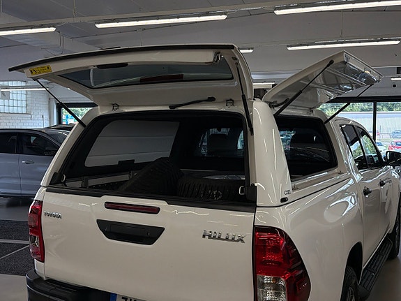 Toyota HiLux 15 of 26