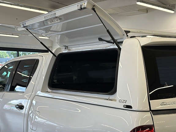 Toyota HiLux 14 of 26