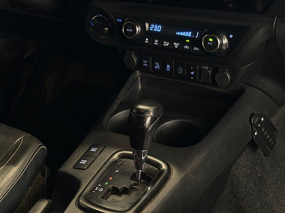 Toyota HiLux 23 of 26
