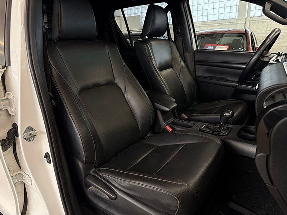 Toyota HiLux 21 of 26
