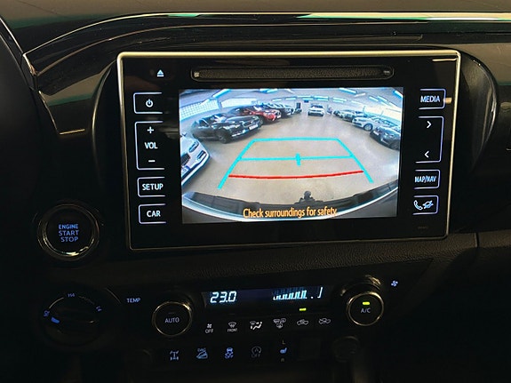 Toyota HiLux 19 of 26