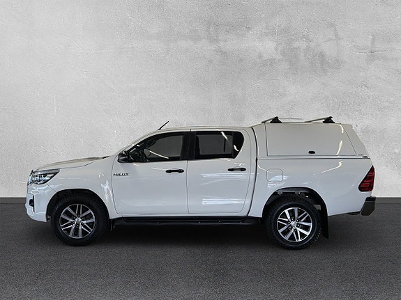 Toyota HiLux 2 of 26