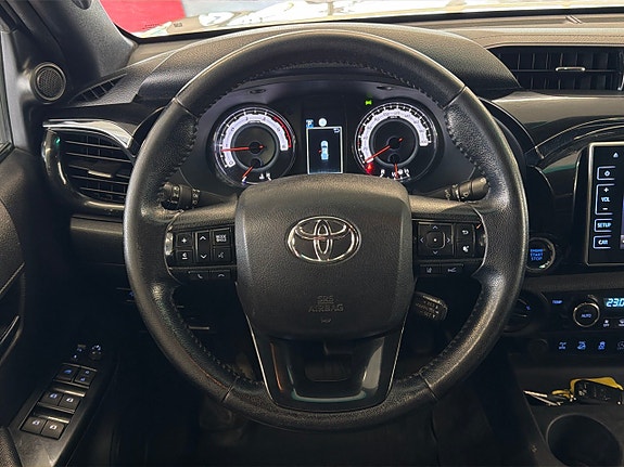 Toyota HiLux 20 of 26
