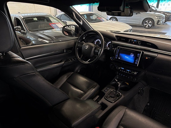 Toyota HiLux 22 of 26