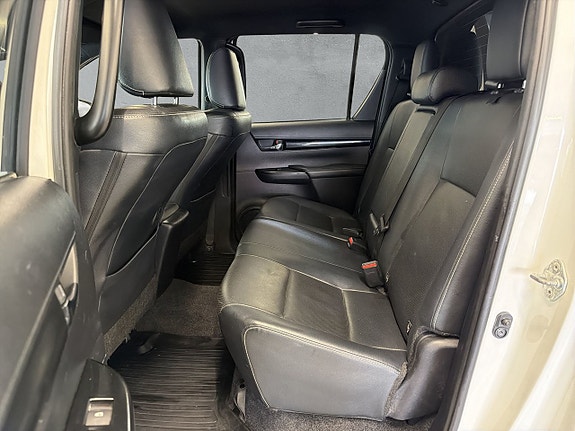Toyota HiLux 11 of 26
