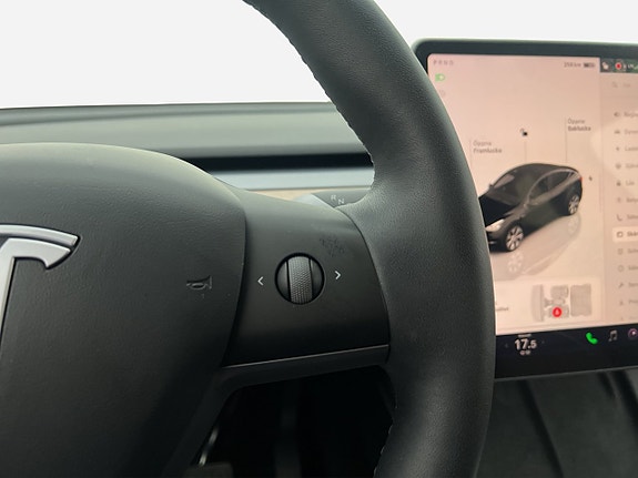 Tesla Model Y 20 of 30
