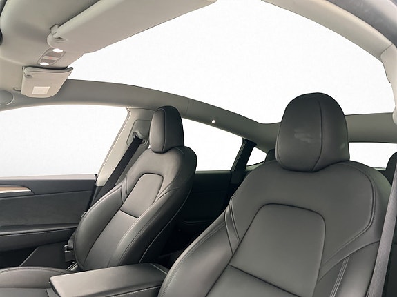 Tesla Model Y 16 of 30