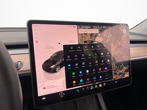 Tesla Model Y 21 of 30