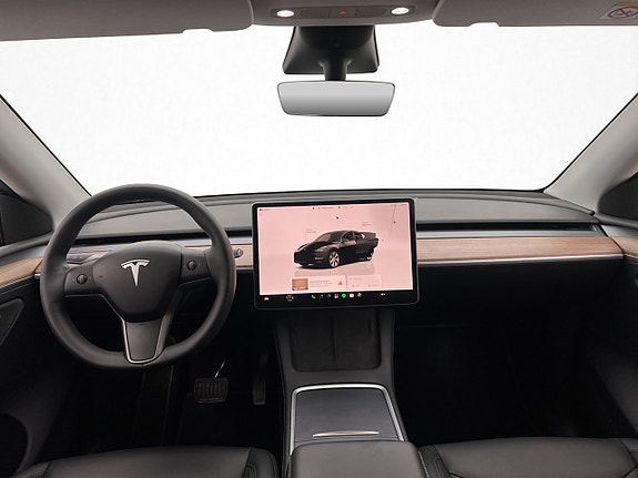 Tesla Model Y 18 of 30