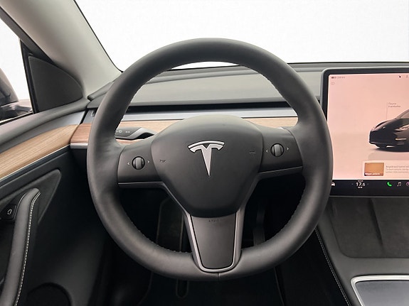 Tesla Model Y 12 of 30